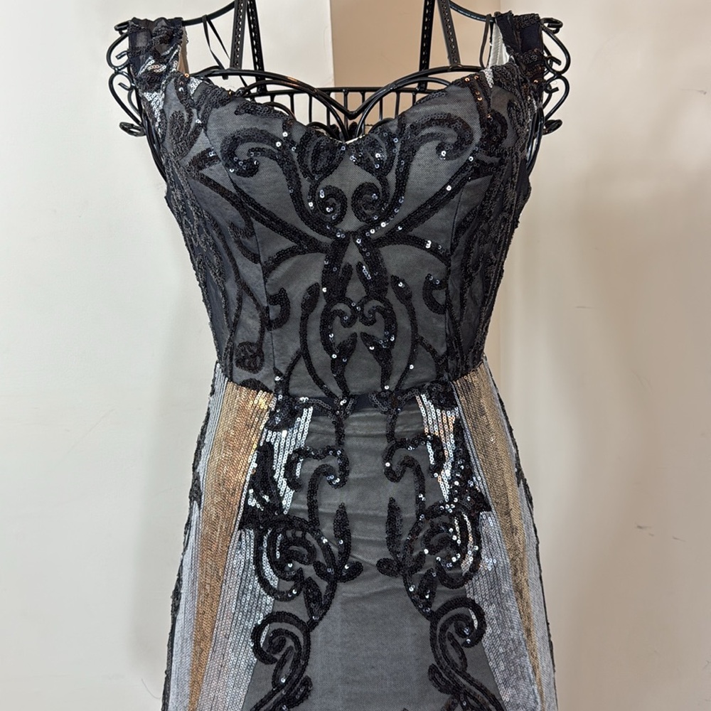 Ricarica Elegant Black, Silver & Gold Sequined Gown